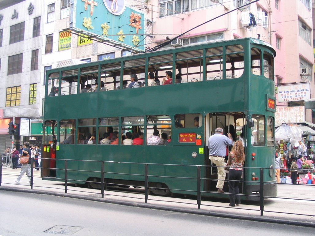 streetcar in Wan Chai, HK island2.jpg